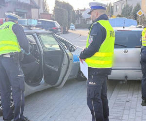 W skrytce przypominającej książkę z napisem „Holy Bible” znajdował się zamykany na klucz schowek, w którym ujawniono narkotyki