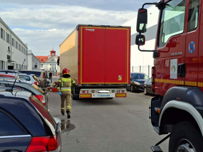Ciężarówka najechała na kobietę. Poważny wypadek na terenie strefy ekonomicznej w Starachowicach