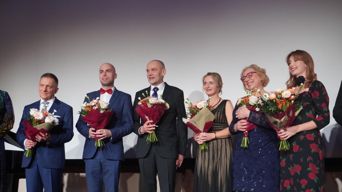 Studniówka w V Liceum Ogólnokształcącym w Krakowie. Tak bawili się uczniowie drugiej szkoły w Polsce! 