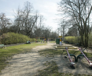 Kolejne dzielnice zamykają place zabaw