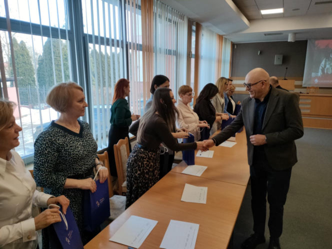 Więcej czujek dymu i czadu w domach w regionie. Trafią do potrzebujących z powiatu łomżyńskiego