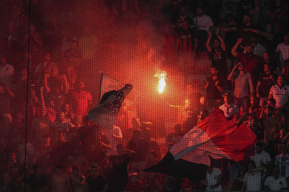 Zadyma na meczu OCG Nice - FC Koln 