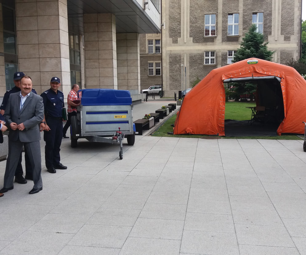 Przekazanie sprzętu dla wwielkopolskiej policji.