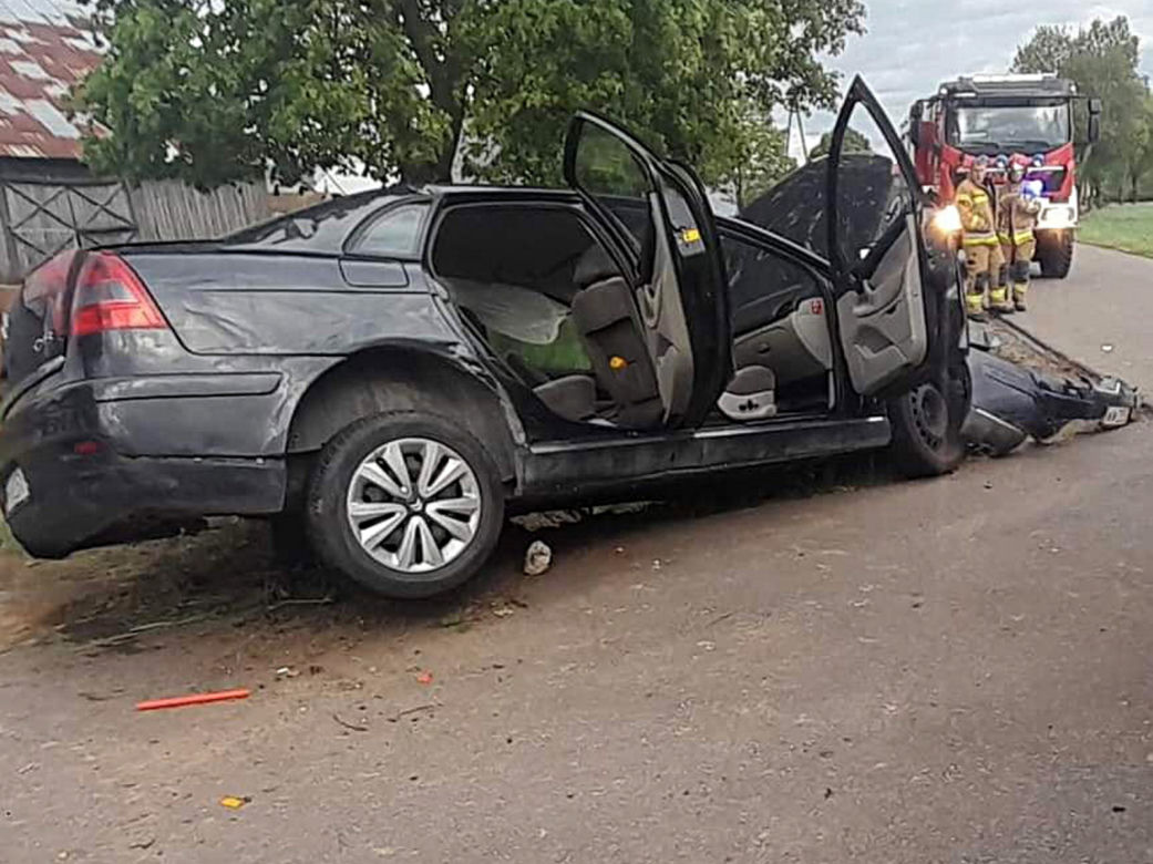 Makabra pod Makowem Mazowieckim! Pijany kierowca zmasakrował citroena [ZDJĘCIA].