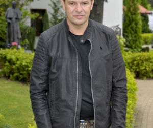 Tomasz Karolak na archiwalnych zdjęciach. Tak wyglądał na początku kariery