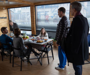 Na dobre i na złe, odcinek 732. Matylda (Amelia Czaja), Michał Wilczewski (Mateusz Janicki), Kasia Smuda (Ilona Ostrowska), Falkowicz (Michał Żebrowski)
