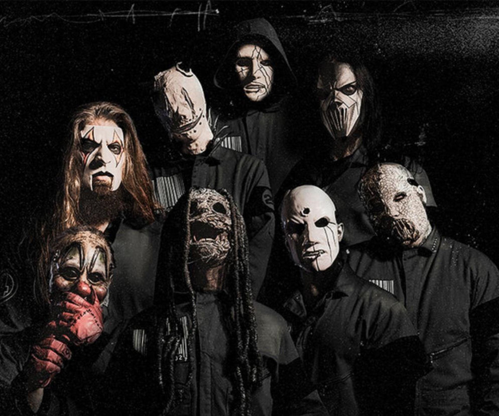 Członkowie zespołu Slipknot w charakterystycznych maskach i ciemnych kombinezonach. O planach grupy czytaj w EskaRock.