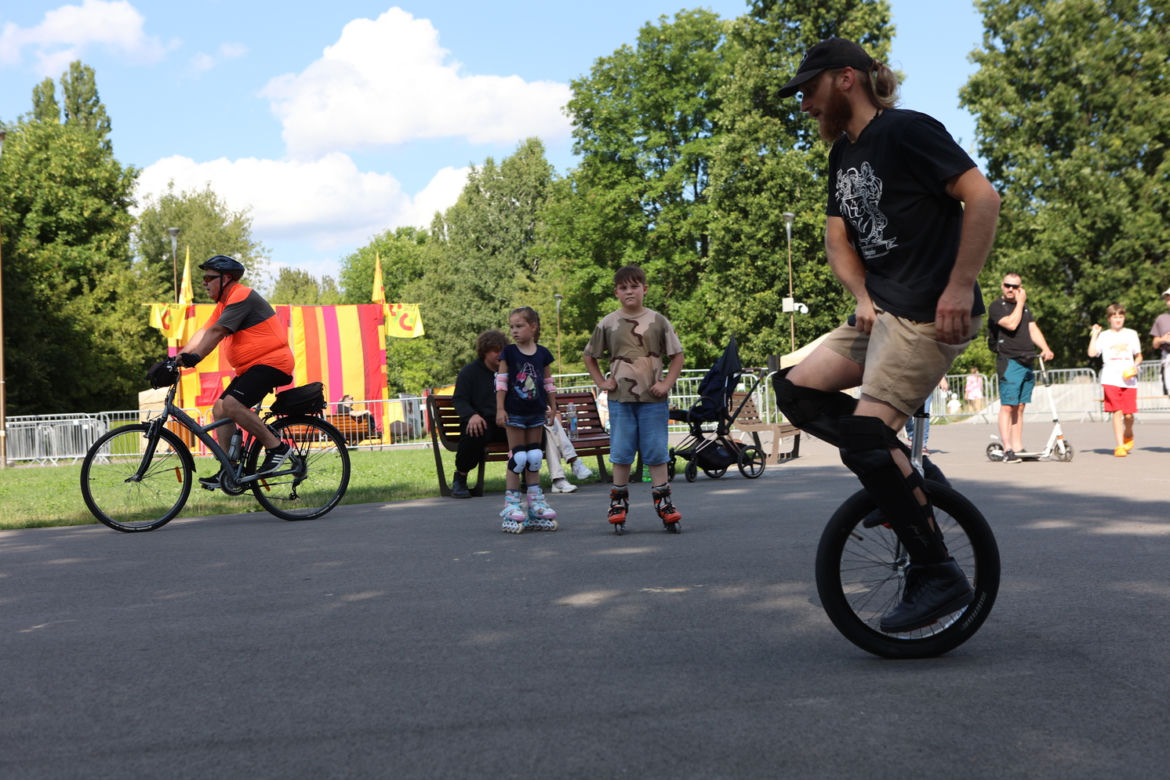 Monocyklowy trial w Parku Ludowym w Lublinie w ramach Europejskiej Konwencji Żonglerskiej