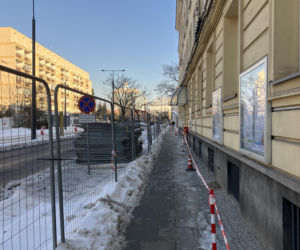 Tramwaj wzdłuż ul. Rakowieckiej w Warszawie w styczniu 2026