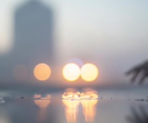 Donald Tusk oferuje wsparcie po pożarze w Szwajcarii. Kto i w jaki sposób może liczyć na pomoc?