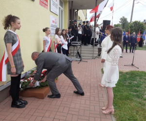 Dąbrówka Stany, gmina Skórzec: nowym wozem strażackim, po nowej drodze, do nowej szkoły