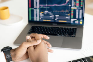 Polimex Mostostal zamienia obligacje na akcje. Co oznacza raport 49/2025 dla inwestorów?