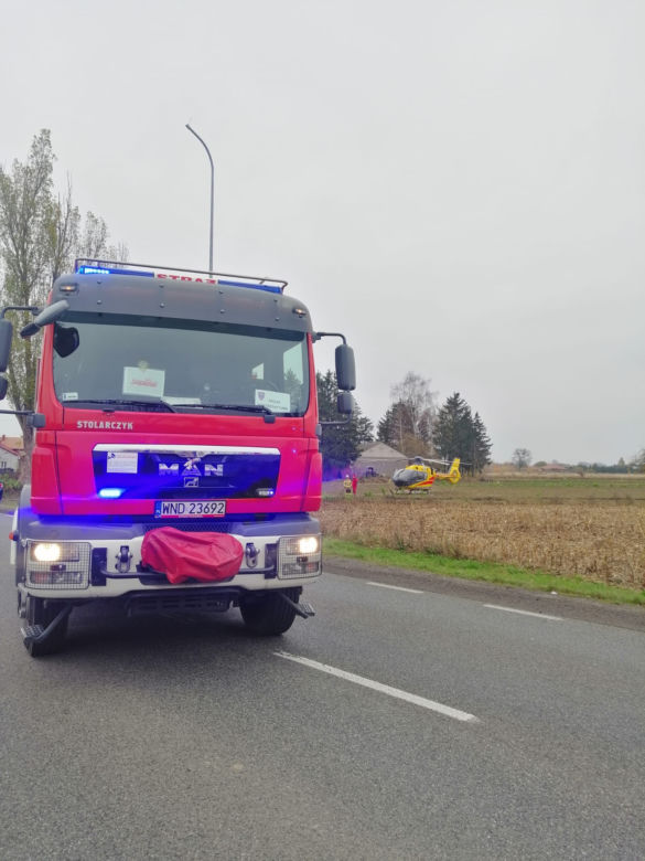 Horror na DK 62. Kierowca bmw zakleszczony w zmiażdżonym bmw. Nie przeżył