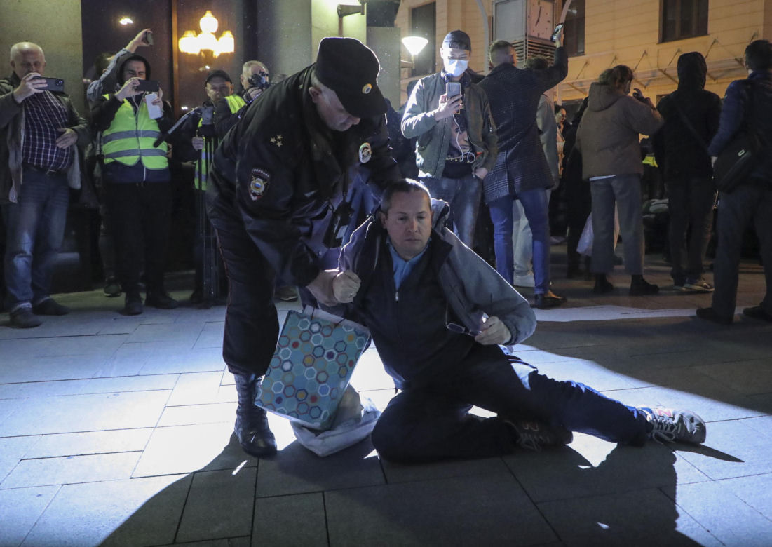 Rosjanie wyszli na ulice. Kilkaset osób zatrzymanych za protesty przeciwko mobilizacji 