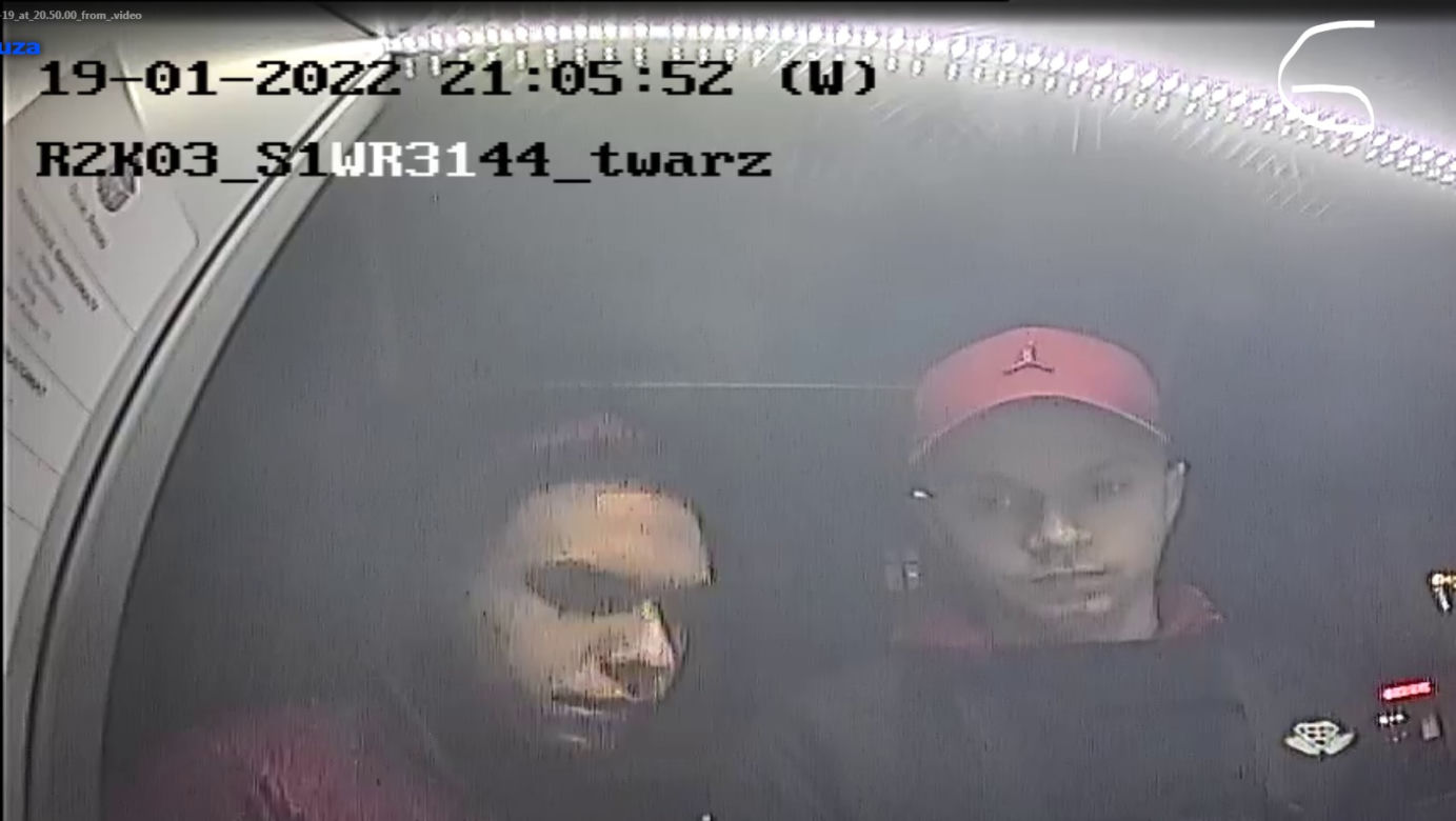 Wyłudzili 130 tys. zł metodą „na policjanta”. Poznajesz ich? [ZDJĘCIA]