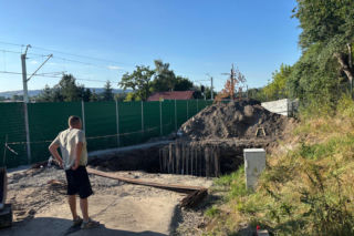 Mieszkańcy ul. Tatrzańskiej oburzeni!  PKP postawi przed ich domami 40-metrowy maszt. „Nikt z nami nie rozmawiał”