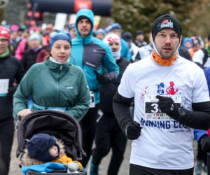 Wystrzał startera zamiast szampana. Tłumy powitały Nowy Rok na XX Śląskim Maratonie Noworocznym Cyborg