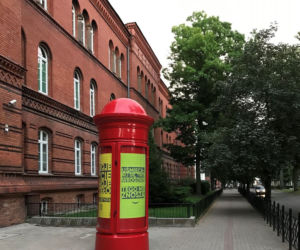 W Ełku stanął słup na DOBRE wiadomości. Nietypowa akcja zaskoczyła mieszkańców [FOTO]