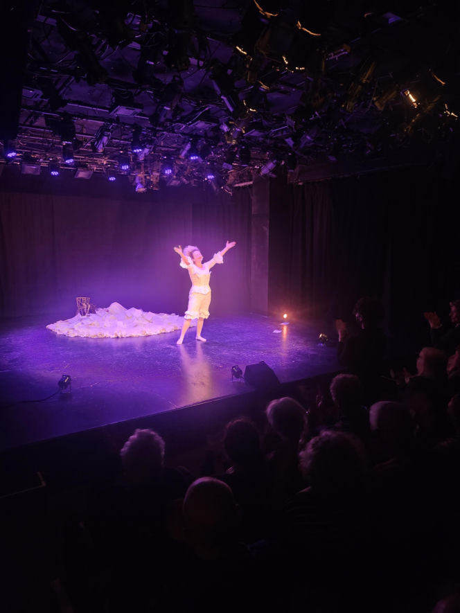 Monodram "The Other Mozart" Sylvii Milo na Manhattanie