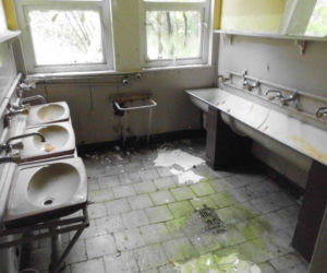 Nie chcielibyście spędzić tam wakacji! Opuszczony ośrodek kolonijny od środka