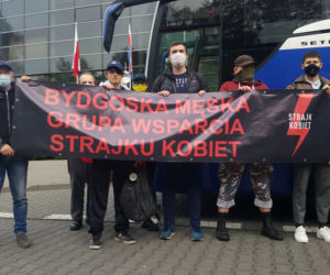Bydgoszczy ruszyli na manifestację do Warszawy 