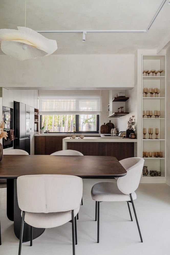 Wnętrze inspirowane Kolorem Roku Pantone 2026 Cloud Dancer