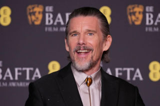 Gwiazdy przebrane za abażury na Bafta. Kto się popisał najlepszą kreacją?