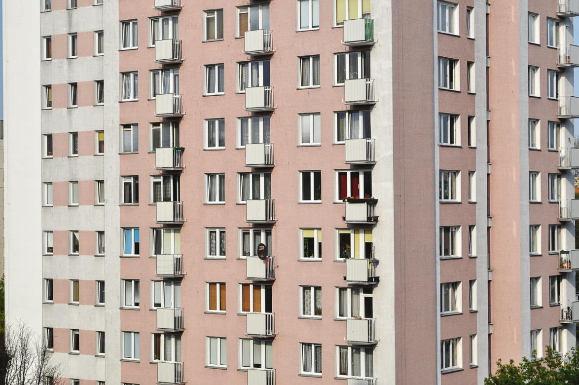 Dziwny zapach, alergie i inne choroby. Wielka płyta kryje w sobie tajemnice i toksyny 	