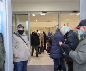 Gigantyczna kolejka do szczepień w szpitalu Południowym