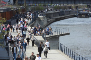 Akcja służb w centrum Warszawy. W Wiśle dryfowało ciało