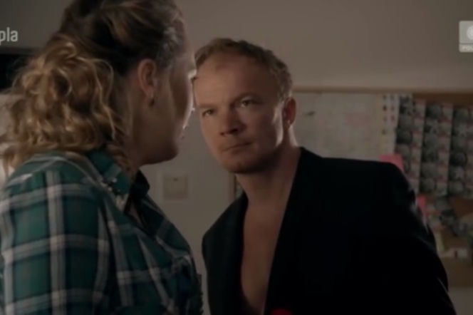 To nie koniec świata odcinek 9. Darek (Eryk Lubos), Ula (Magdalena Lamparska)