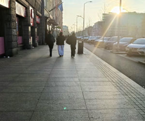 Ławki zniknęły z Alei Niepodległości