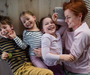 Trójka dzieci to już za dużo? Sprawdź, co nauka mówi o wpływie rodzicielstwa na umysł