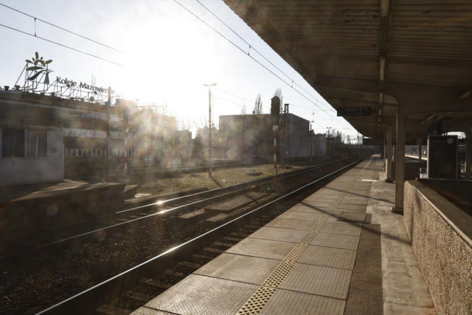 Warszawa. Wojsko na stacjach kolejowych