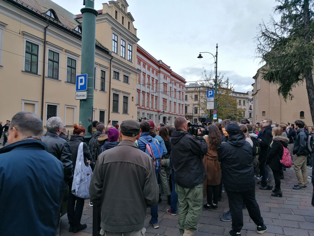 Protest przed krakowską kurią