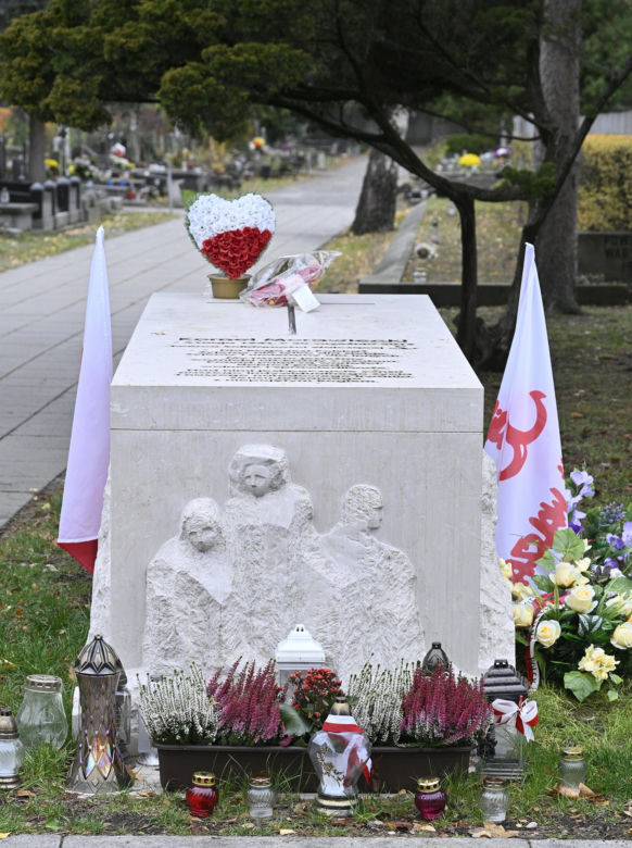 Grób Kornela Morawieckiego na  Powązkach Wojskowych