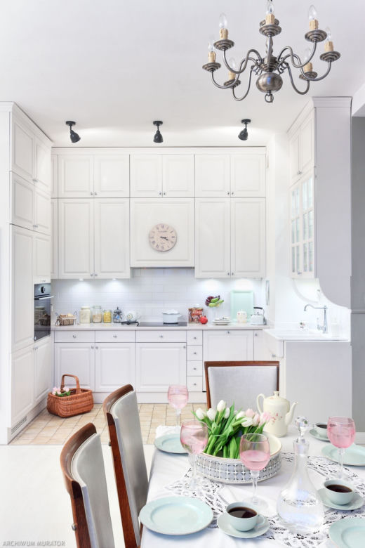 Salon z kuchnią w stylu glamour