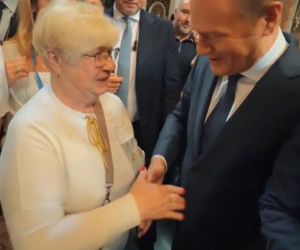 Ludzie spotkali Tuska w Watykanie i się zaczęło! Zaskakujące sceny w kościele tuż przy grobie Jana Pawła II