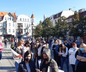 Demonstracja pod Sądem Rejonowym w Środzie Wielkopolskiej! Elena wróć! 