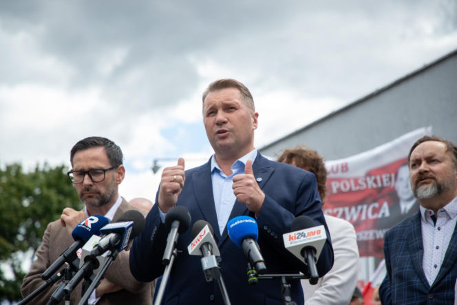 Przemysław Czarnek i Daniel Obajtek protestują przed „Solino”