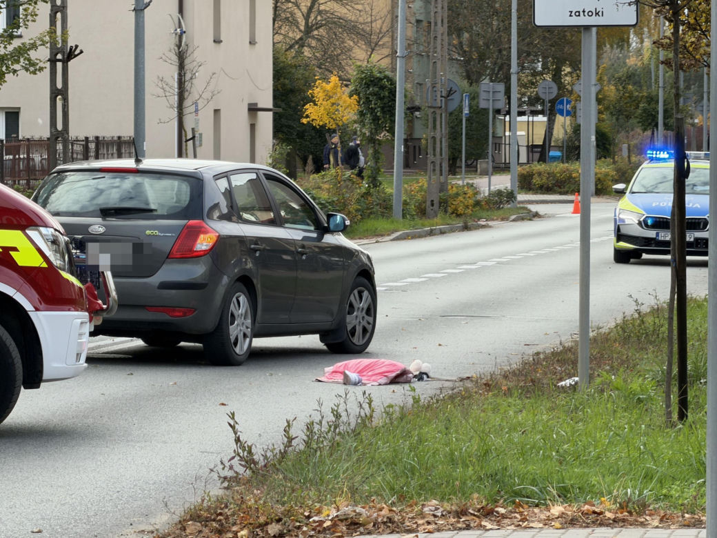 Dziewczynki potrącone na przejściu