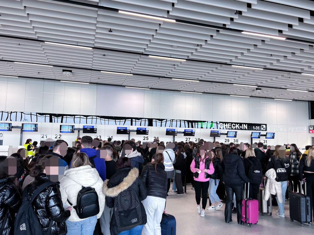 Ściągnęli aż 800 statystów na supernowoczesne lotnisko w Radomiu. Było jak w ulu!
