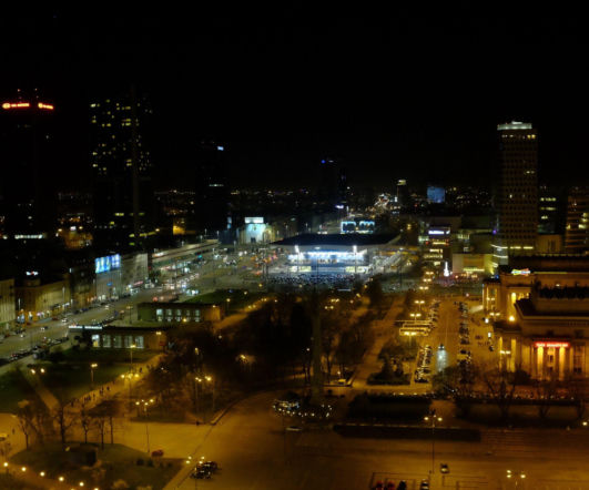 Warszawa gasi światło. Na godzinę zniknie iluminacja Pałacu Kultury i Nauki