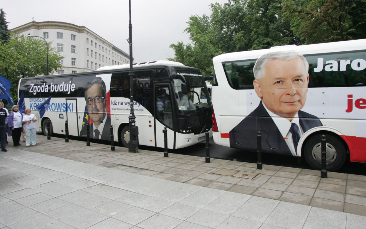 Oni prowadzili kampanię z autobusów