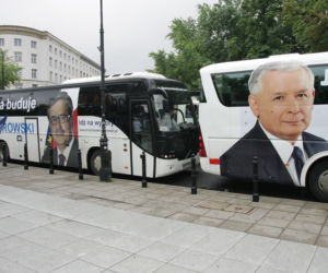 Oni prowadzili kampanię z autobusów