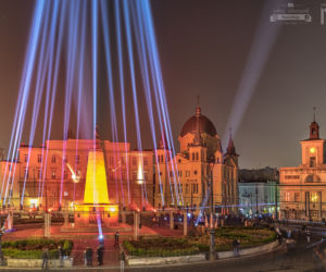 Pokaz laserów na placu Wolności