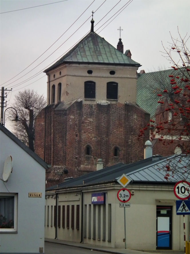 To jedno z najpiękniejszych miast w województwie łódzkim. Kiedyś było związane z Krakowem