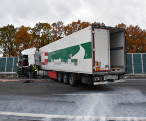 Koszmarny wypadek na S8. Ciężarówka uderzyła w tył autokaru
