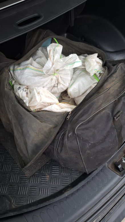 Przemycali 30 kg bursztynu pociągiem z Ukrainy. Zatrzymano maszynistów