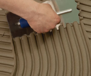 Klejenie płytek ceramicznych